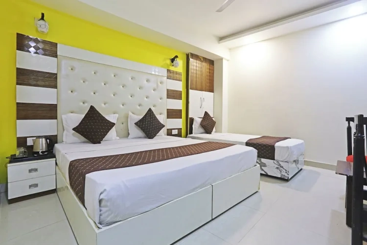 Superior Triple room with city view