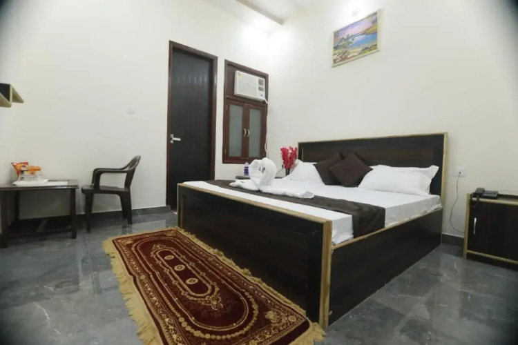 Hotel Nidhivan Dham