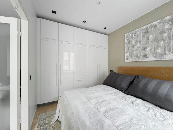Stylish Downtown 2BR Flat with Sauna and Work Area