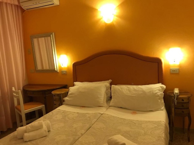 Standard Triple room with sea view