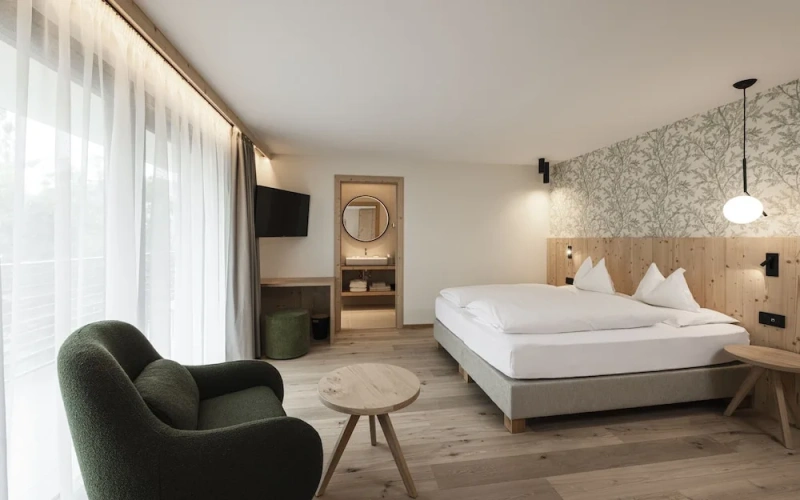 Deluxe Double room with city view