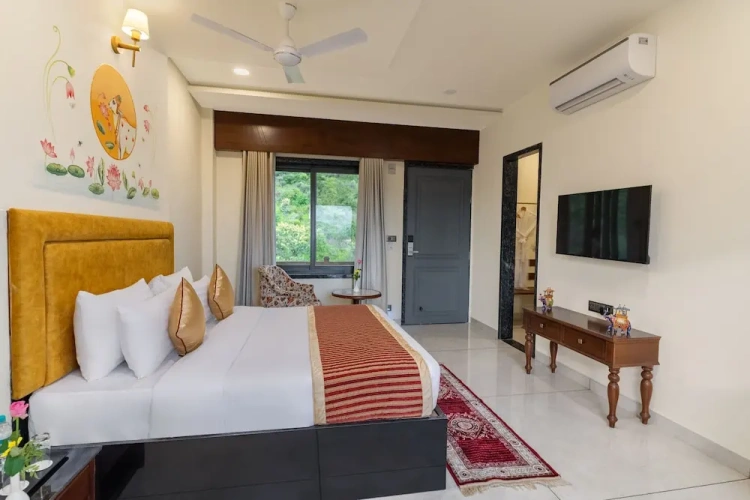Standard room with mountain view