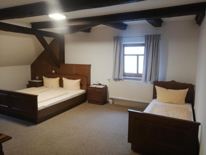 Standard Triple room