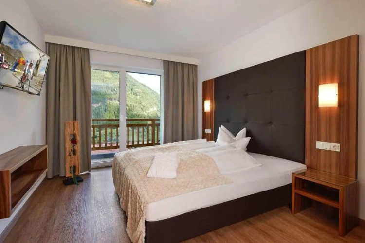 3 Bedrooms Apartment