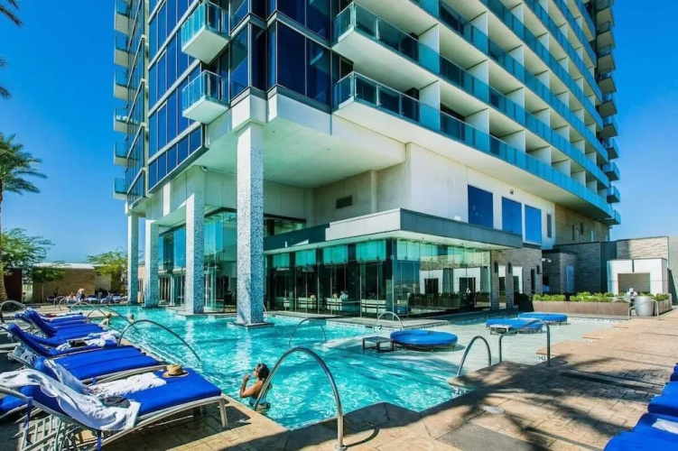 Luxurious Studio Balcony Access 26319