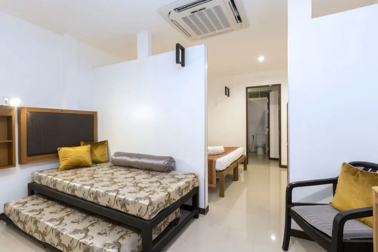 Deluxe Triple Suite