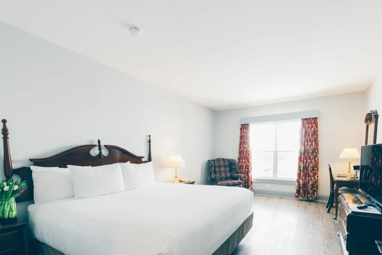 Loyalist Country Inn & Conference Centre