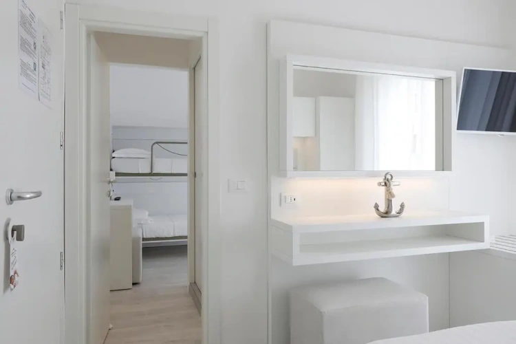 Standard Quadruple room with sea view