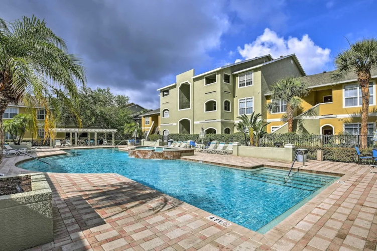 Modern Condo w/ Pool: 4 Mi to Clearwater Beach!
