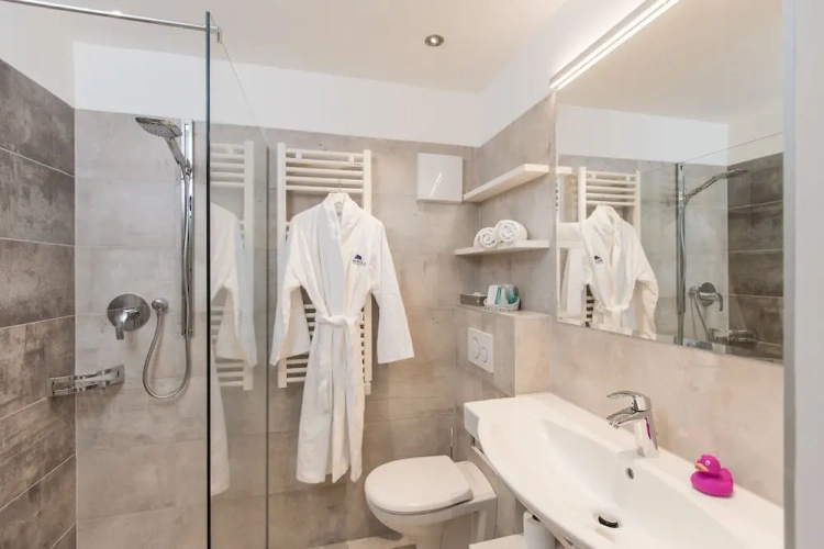 Deluxe Double room with partial view