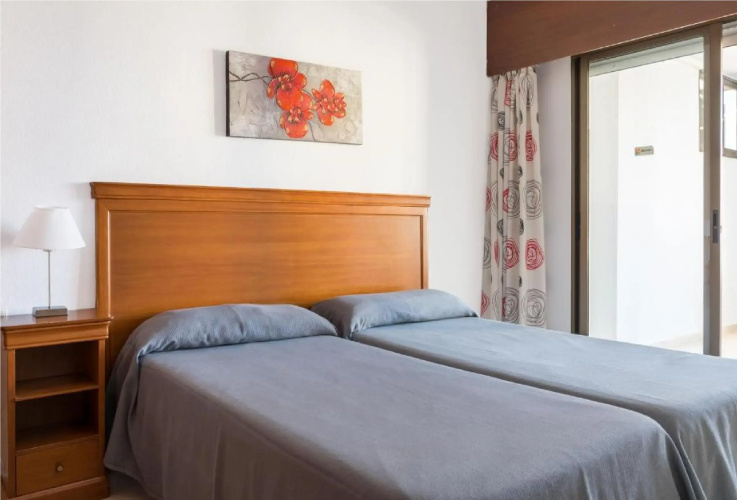 2 Bedrooms Apartment