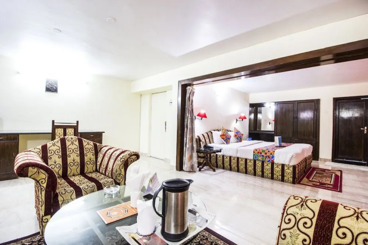FabHotel Mayfair Inn