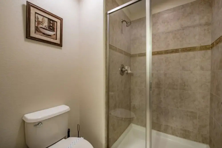 4 Bedroom 3 Bathroom Town Home With Pool