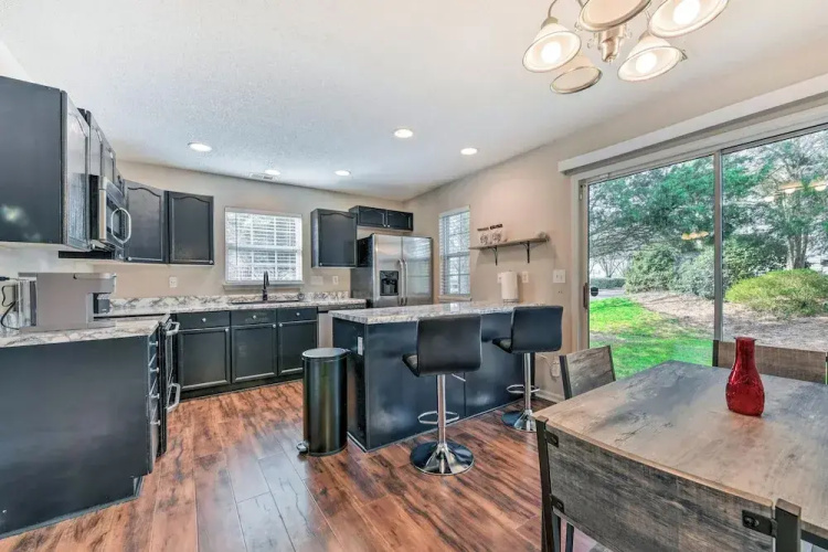 Chic Charlotte Townhome w/ Community Pool