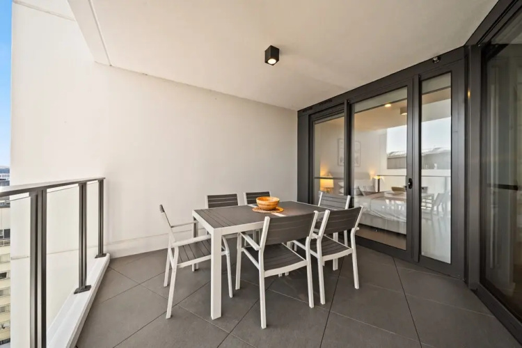 Stylish 2-bed Apartment in Canberra CBD