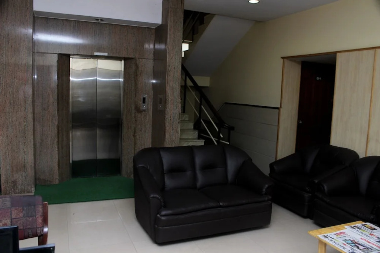 OYO 1916 Hotel Suhashini Palace