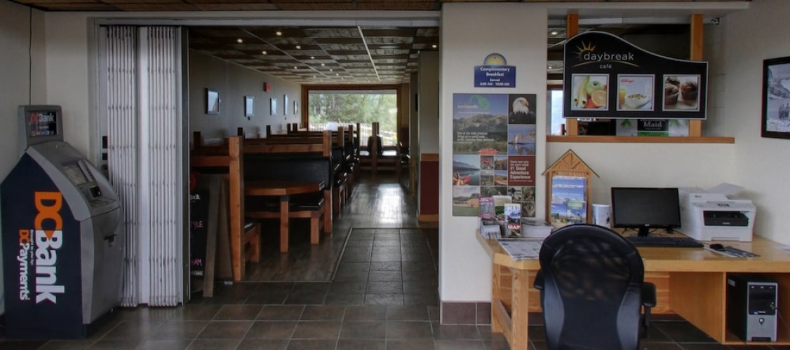 Days Inn by Wyndham Golden photo 33