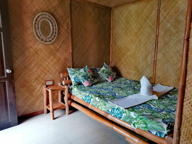 Guanna's Place Room and Resto Bar