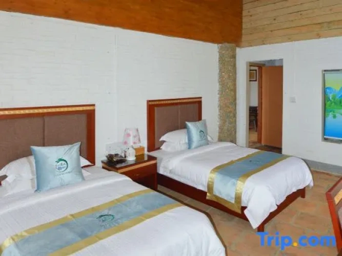 Suite with courtyard view