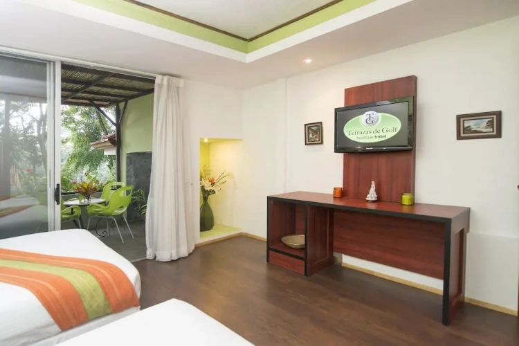 Deluxe Suite with golf view