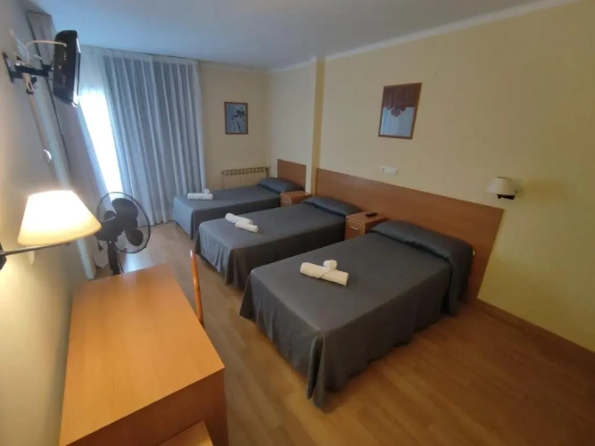 Standard Triple room