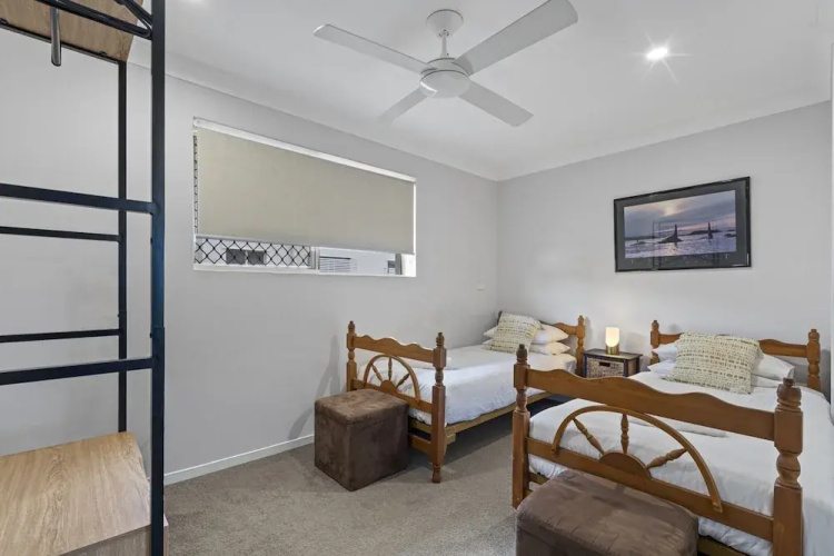 Charming 3-bed Apartment Near Local Shops