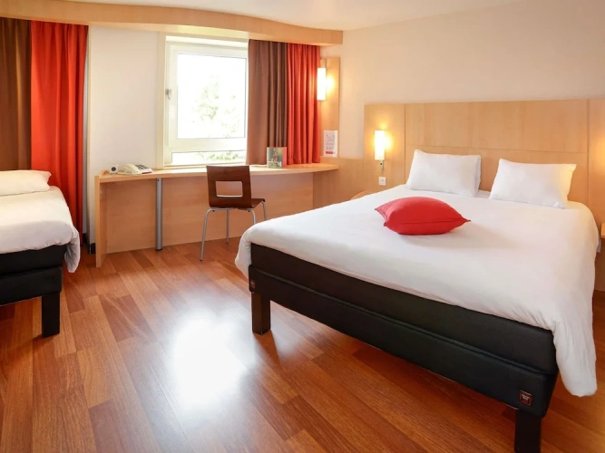 Standard Triple room