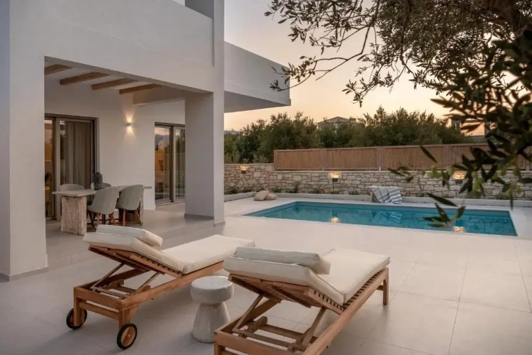 2 Bedrooms Villa