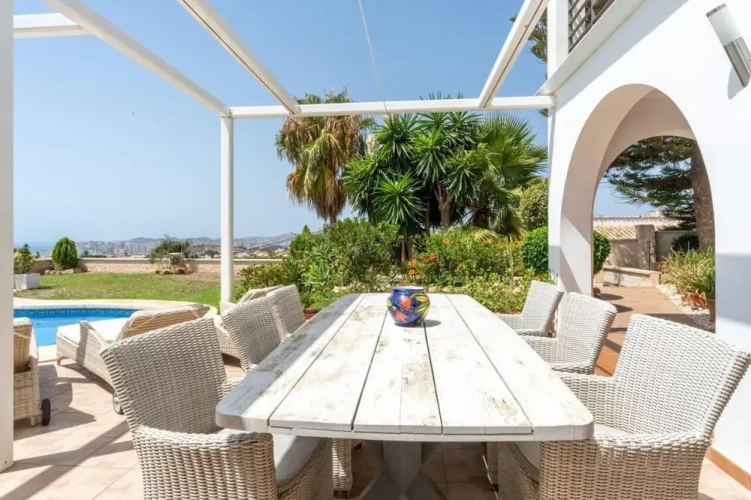 Spacious 3BR Villa with pool and views
