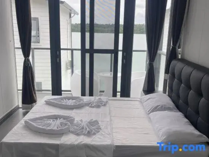 lake view apartment