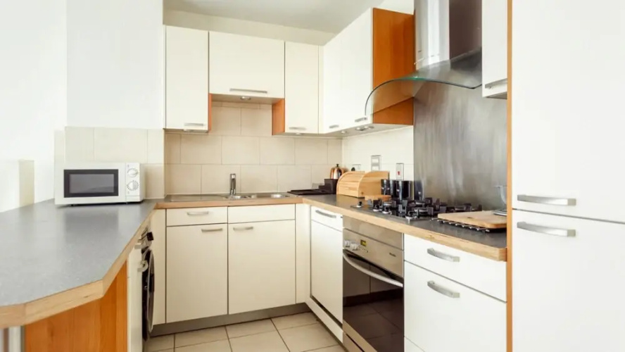 Starboard - Spacious Two-bedroom Apartment