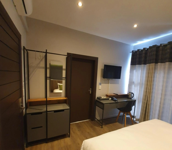 La Orchard Hotel