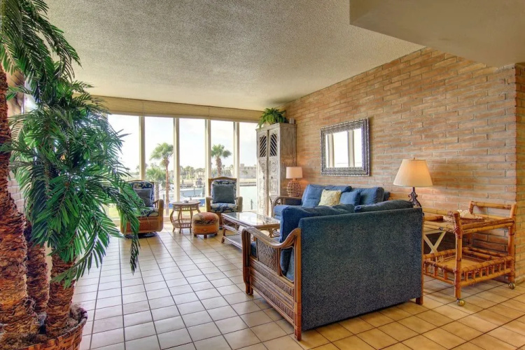 Channelview 105