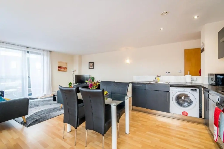 2 Bedrooms Apartment