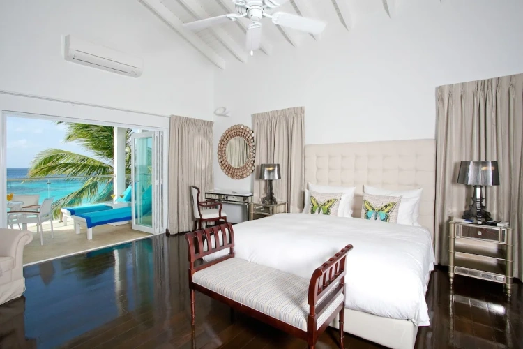 Standard Double room with balcony and beachfront