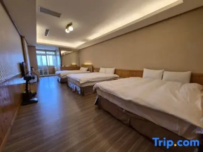 Sextuple Family Suite