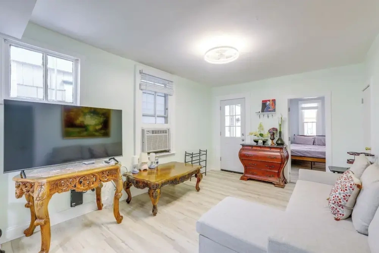 2 Bedrooms Apartment