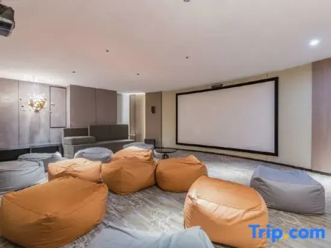 V. Hotel