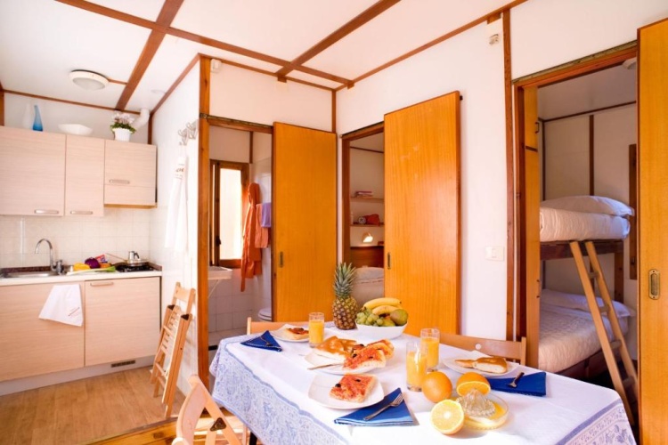 2 Bedrooms Bungalow