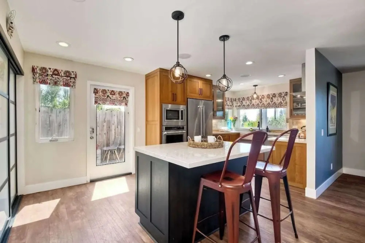 Fresh & Modern 3 BDR Just Blocks From Beach!