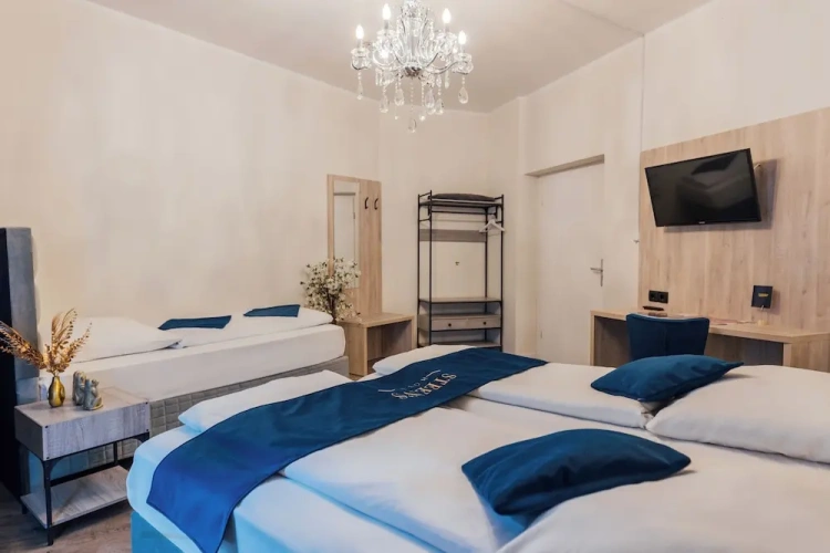 Economy Triple room