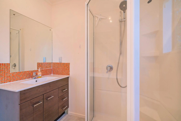 Kowhai Corner - Matarangi Holiday Home