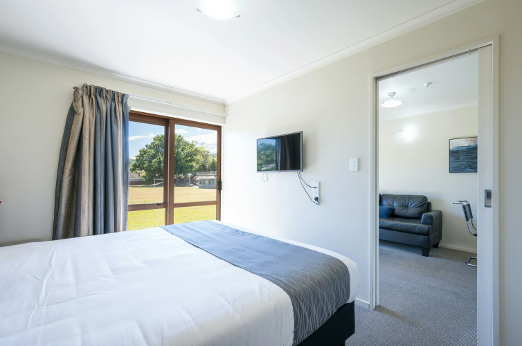 Admirals Motor Inn