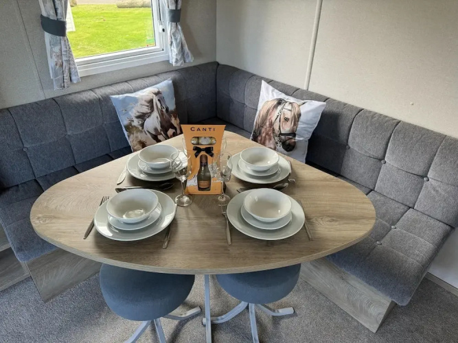 Berwick-upon-tweed - Caravan - Sleeps 6 - Parking