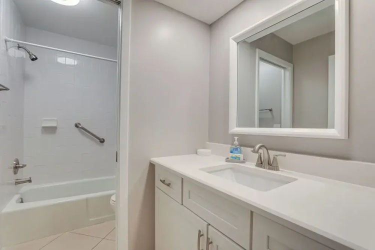 Lanai + Community Pool Access: Sarasota Oasis!