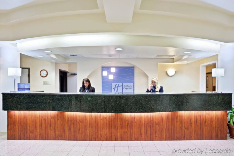 Holiday Inn Express & Suites Tacoma photo 31