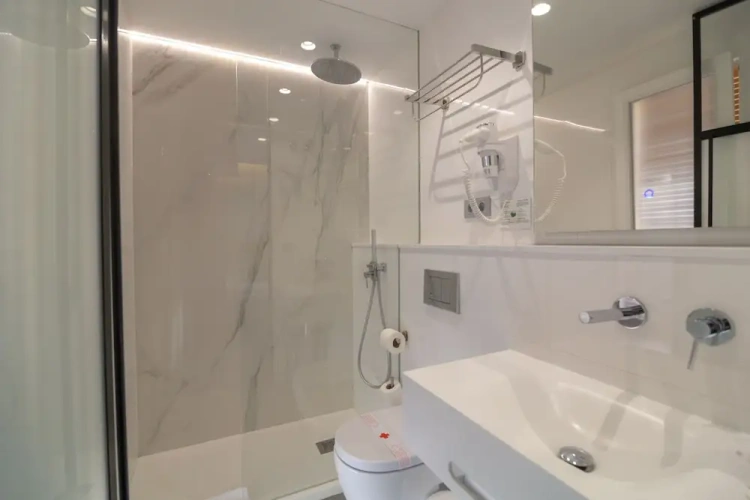 Superior Double room with balcony and with city view
