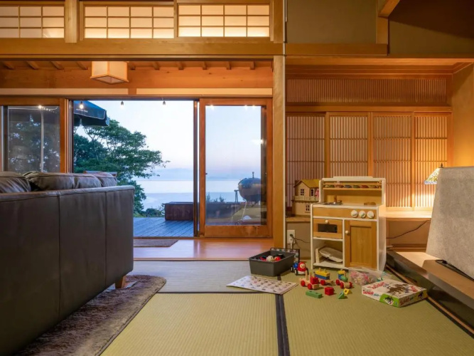 Toya Cliff House