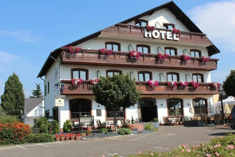 Alembra - Hotel Zur Moselbrücke - トリール