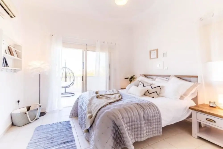 4 Bedrooms Villa
